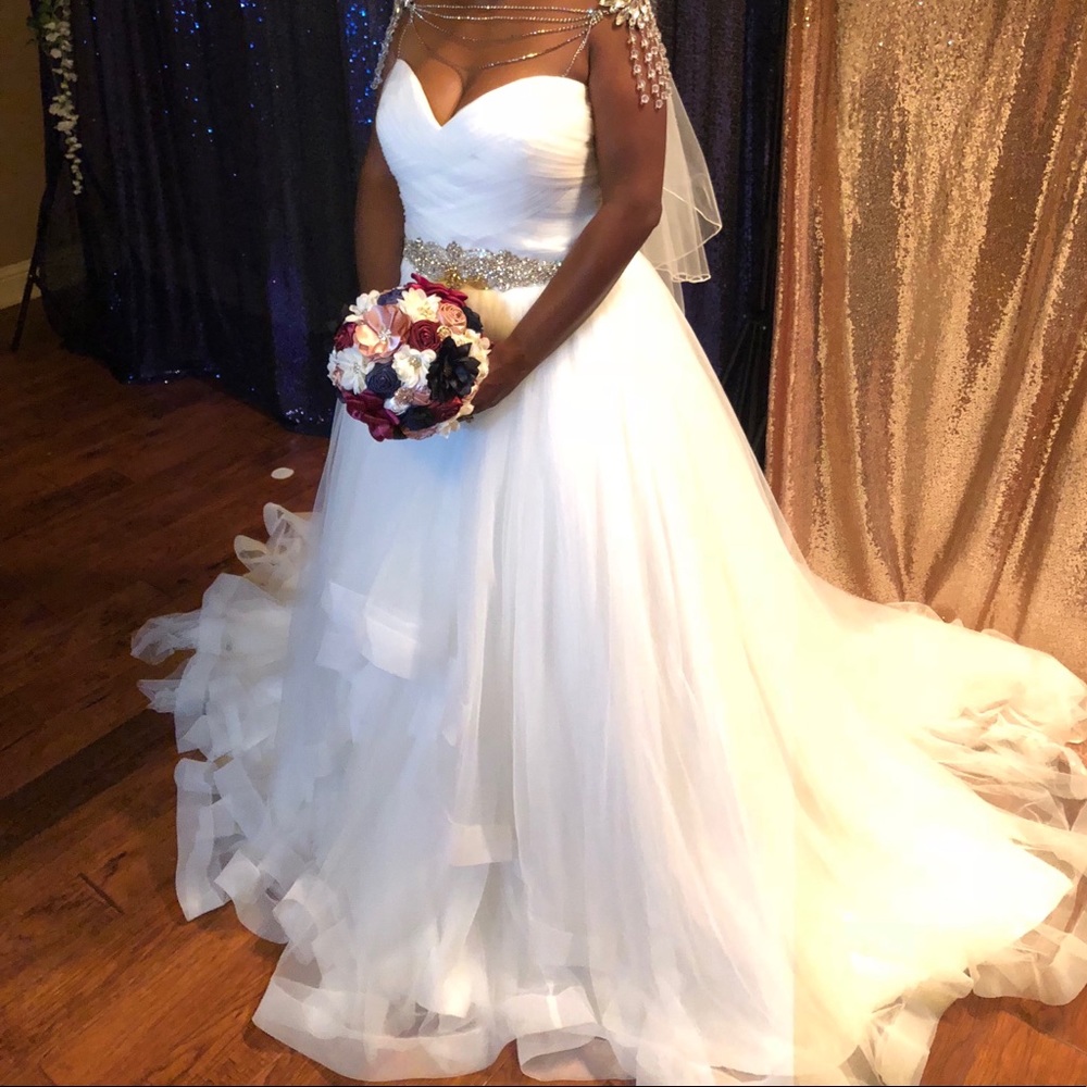 Sweetheart Tulle Ballgown Wedding Dress